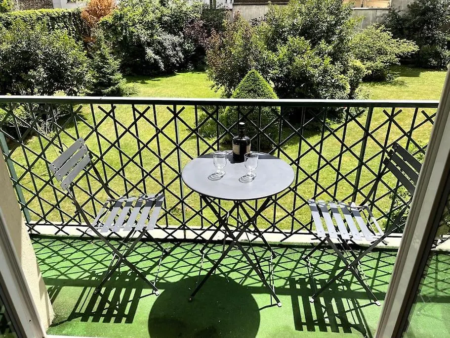 Superbe Appartement Avec Belle Vue Jardin Parigi 0*,  Francia